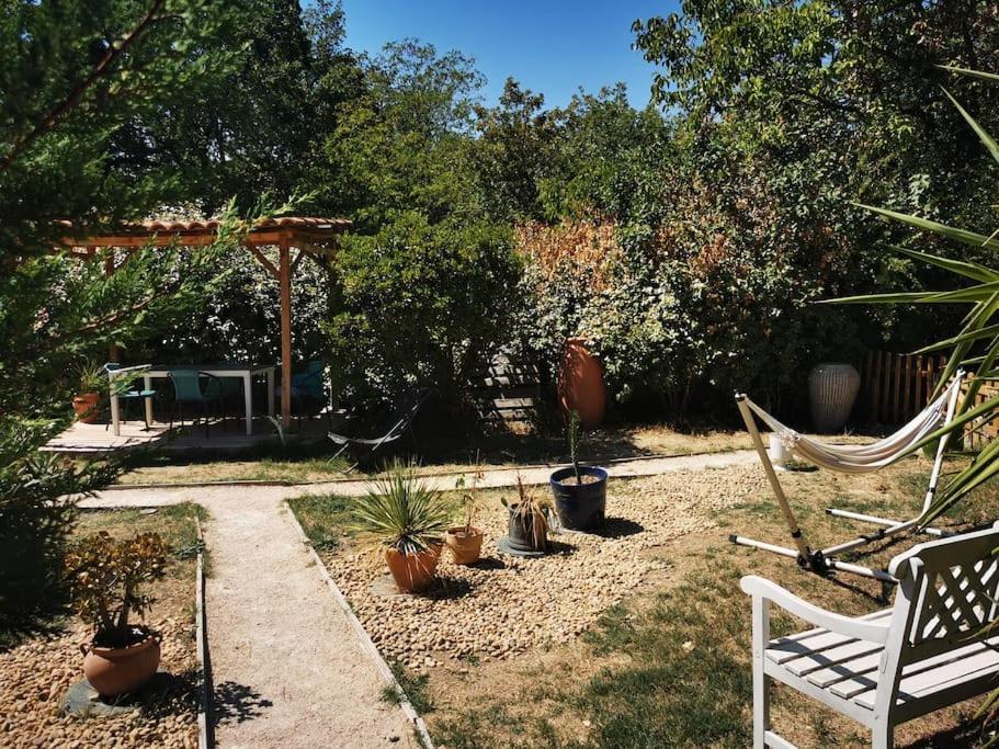 Entre Ventoux Et Luberon, Appartement Dans Maison. Malemort-du-Comtat 外观 照片
