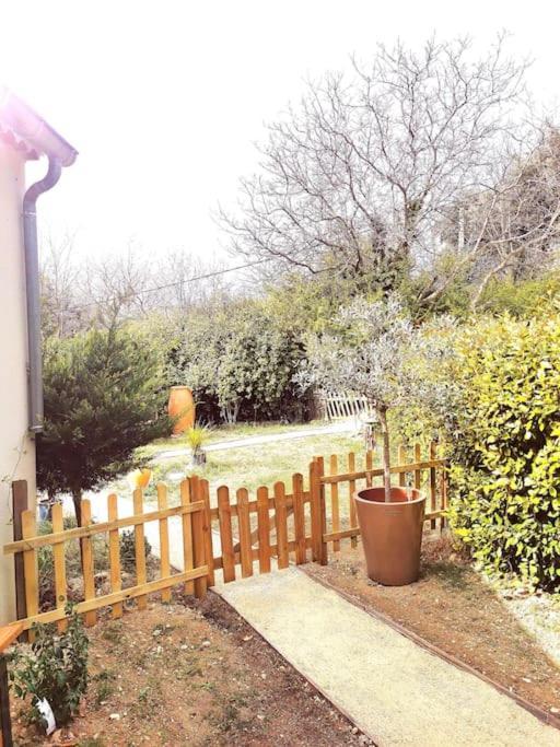 Entre Ventoux Et Luberon, Appartement Dans Maison. Malemort-du-Comtat 外观 照片