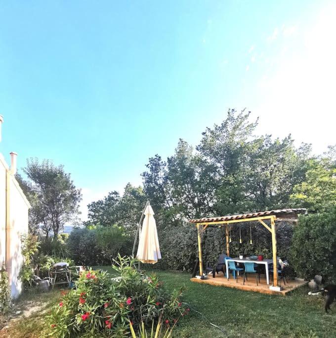 Entre Ventoux Et Luberon, Appartement Dans Maison. Malemort-du-Comtat 外观 照片